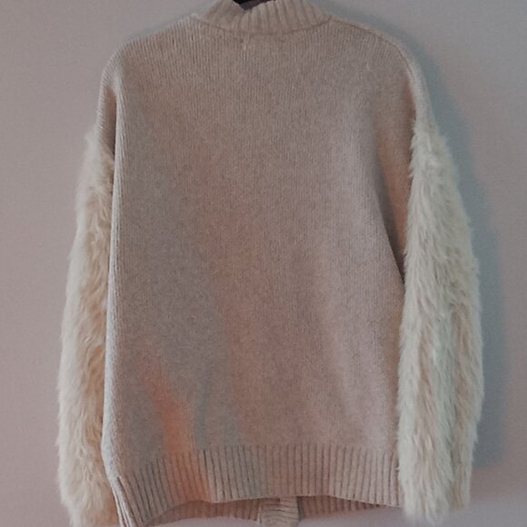 OAK + FORT cream cardigan with faux fur sleeves - Picture 8 of 10